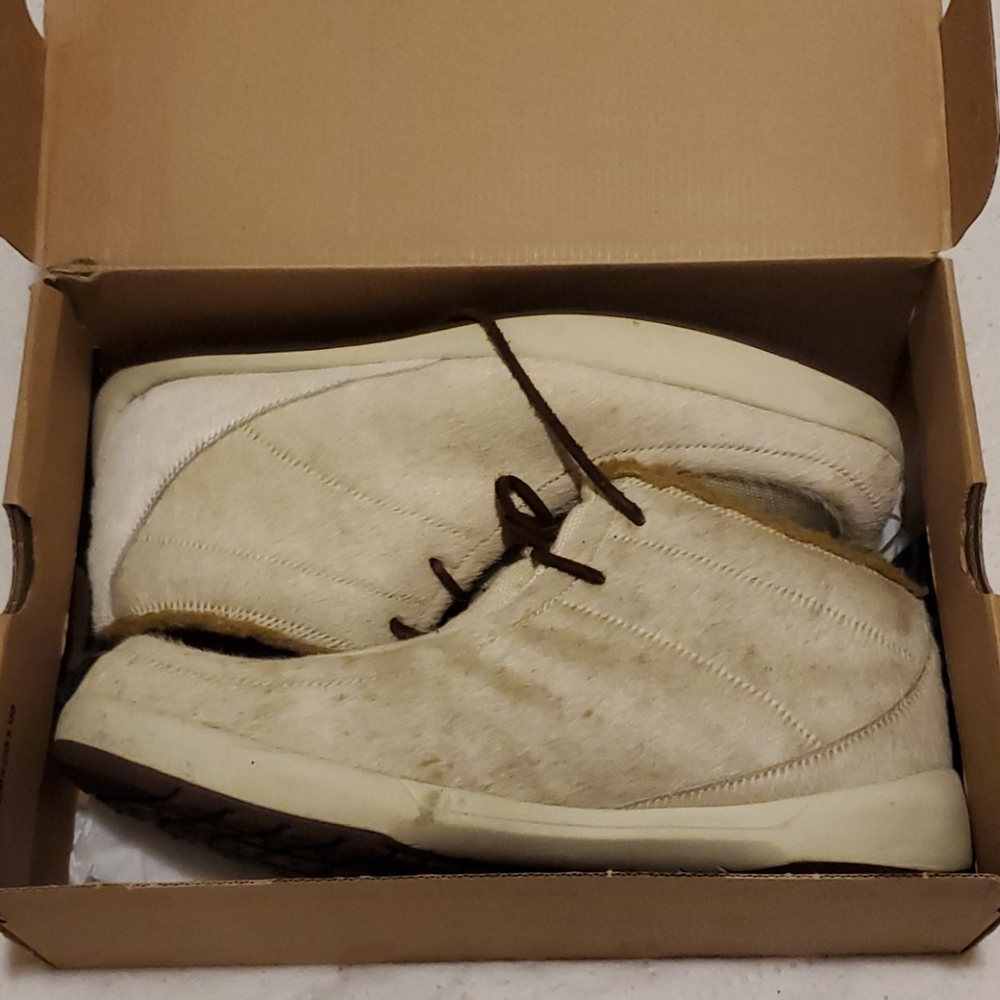 Air Macropus Lite Qs sneaker boots.